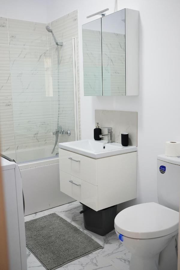 White Flat Apartment บูคาเรสต์ ภายนอก รูปภาพ