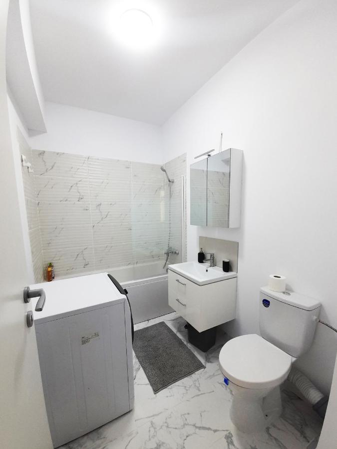 White Flat Apartment บูคาเรสต์ ภายนอก รูปภาพ